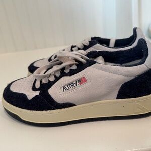 Autry Women’s Medalist Low Sneakers